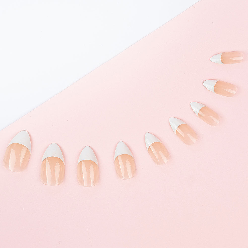 أظافر إنفوج فرنش نود طبيعية بشكل بيضاوي مظهر أنيق وناعم