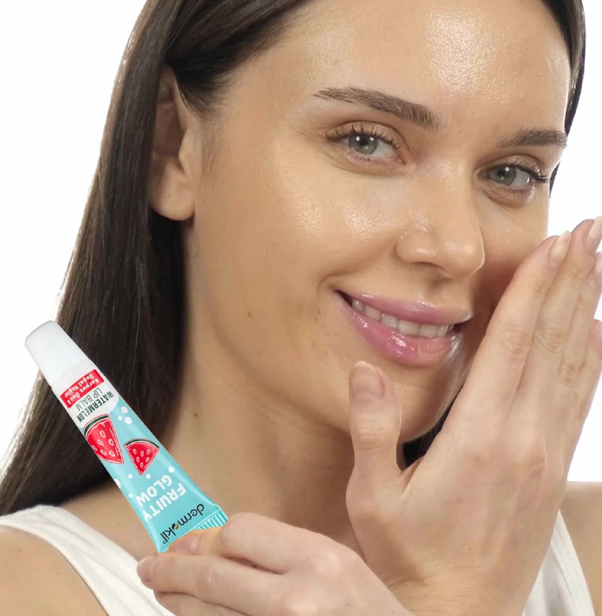 ديرموكيل  بلسم الشفاه فروتي جلو بنكهة البطيخ 15جم ترطيب وتغذية